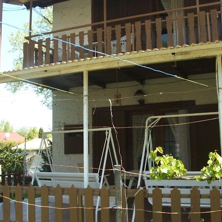 Agancs Vendeghaz Hotel Balatonszárszó Exterior foto